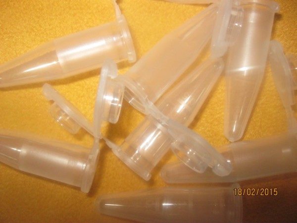 Plastikbehälter für Globoli, Verreibungen.