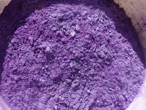 Titan Violett, Mica